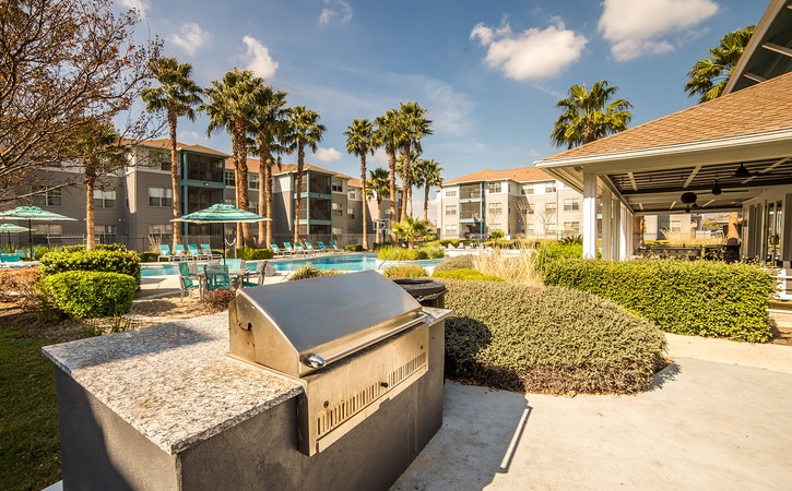 resort style pool and grill 1 cabana beach apartments san marcos texas near texas state university cbsm